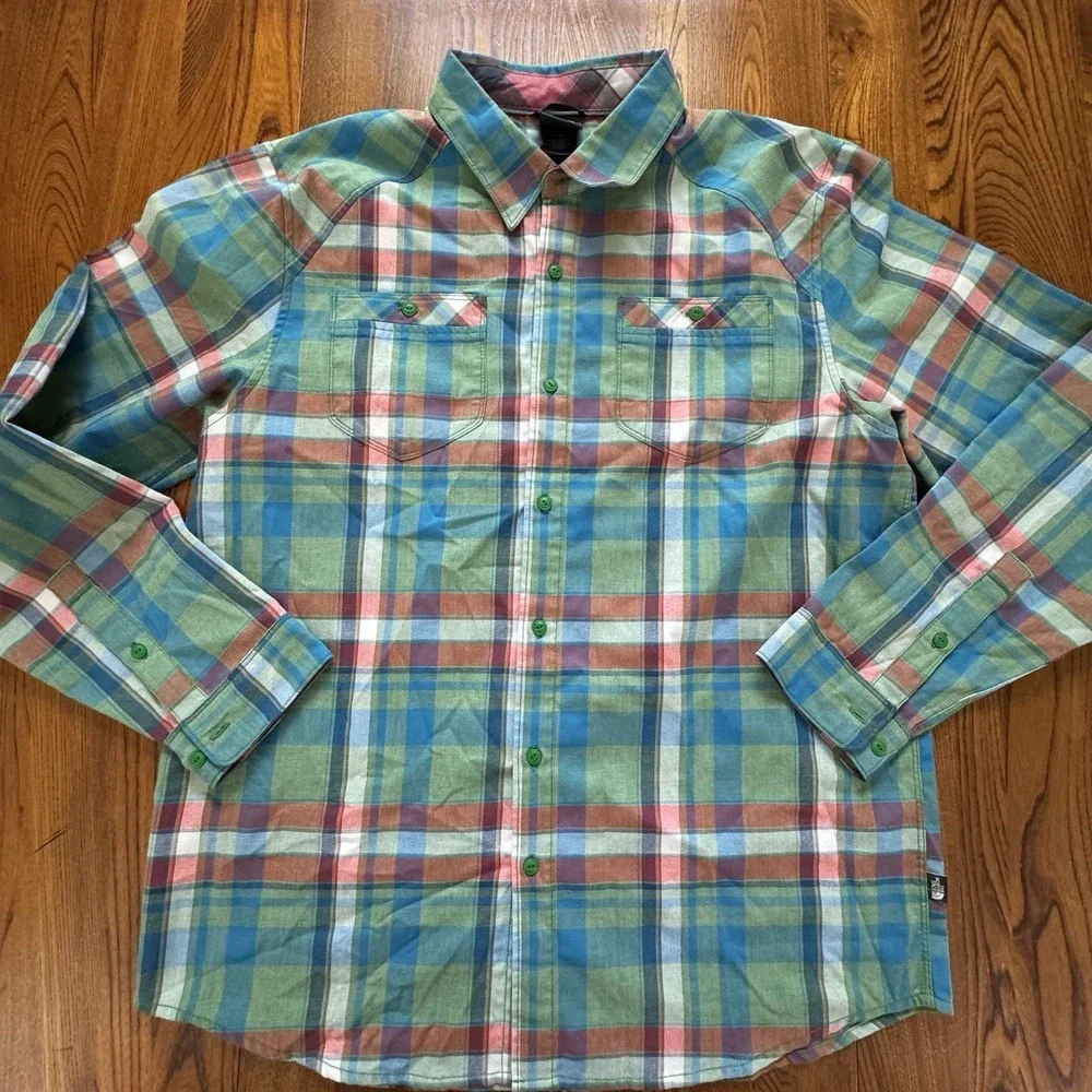 The North Face Plaid Flannel Pockets Long Sleeve Button Up Men's‎ Size L